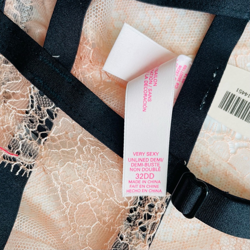 32DD XS Victoria’s Secret strappy bra set - Picture 5 of 6